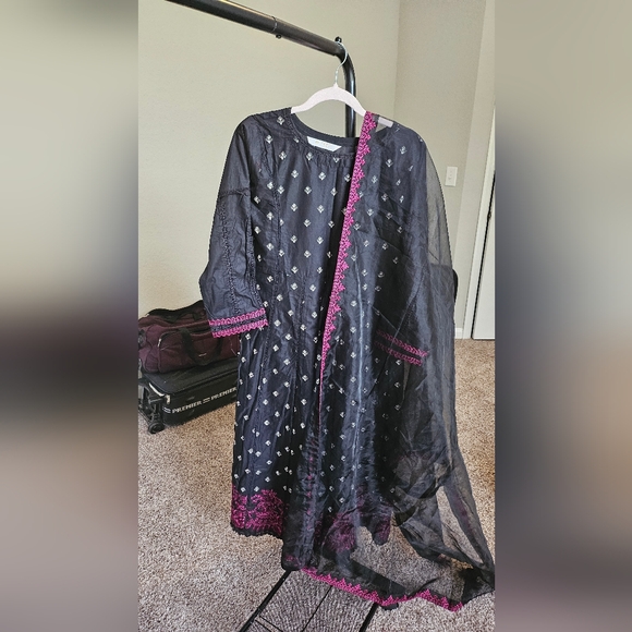 Pakistani Dress from Xenia formals - Picture 6 of 8